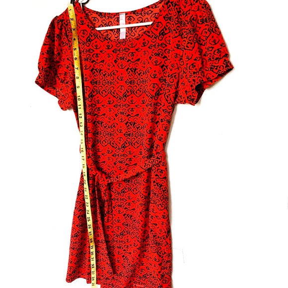 red dress w/short sleeves + optional tie at waist - Picture 3 of 7